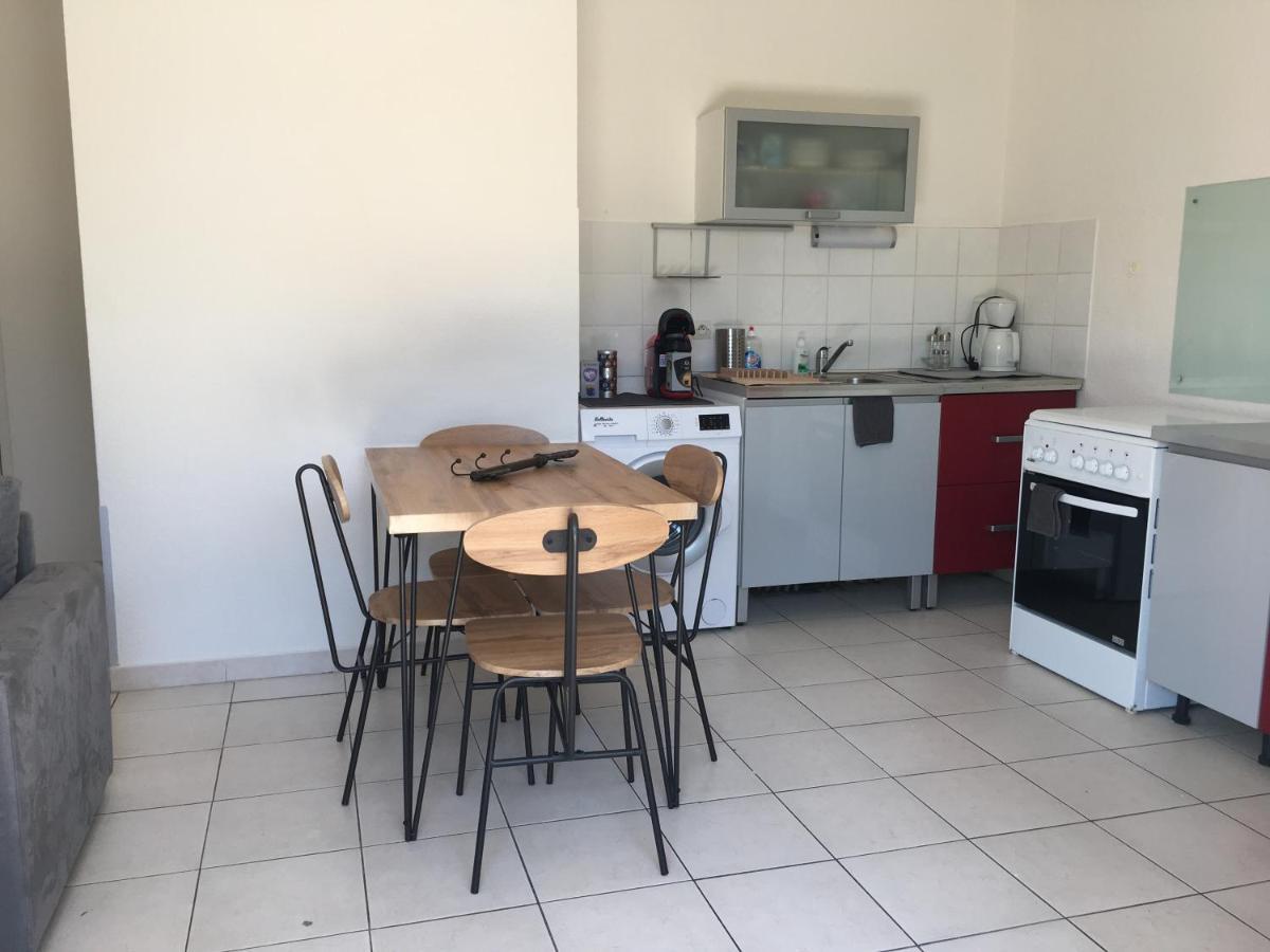 De La Clape A La Mer Mon Petit Pavillon Labellise - F2- Piscine Commune - Wifi Gratuit- Parking Prive - Arrivee Autonome - 800 M Plage - Grande Terrasse Abritee Vent - Saint-Pierre-la-Mer  Dış mekan fotoğraf